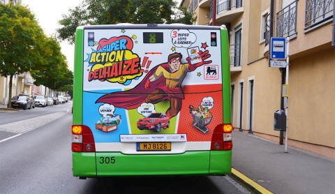 Lettrage et visuels sur autobus Action nationale Delhaize