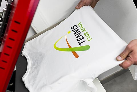 TEXTILE - Vente et marquage personnalisé de t-shirt, sweat, casquette, veste. En sérigraphie, broderie, flex et flock, transfert couleurs ou et blanc pour textiles foncés,...